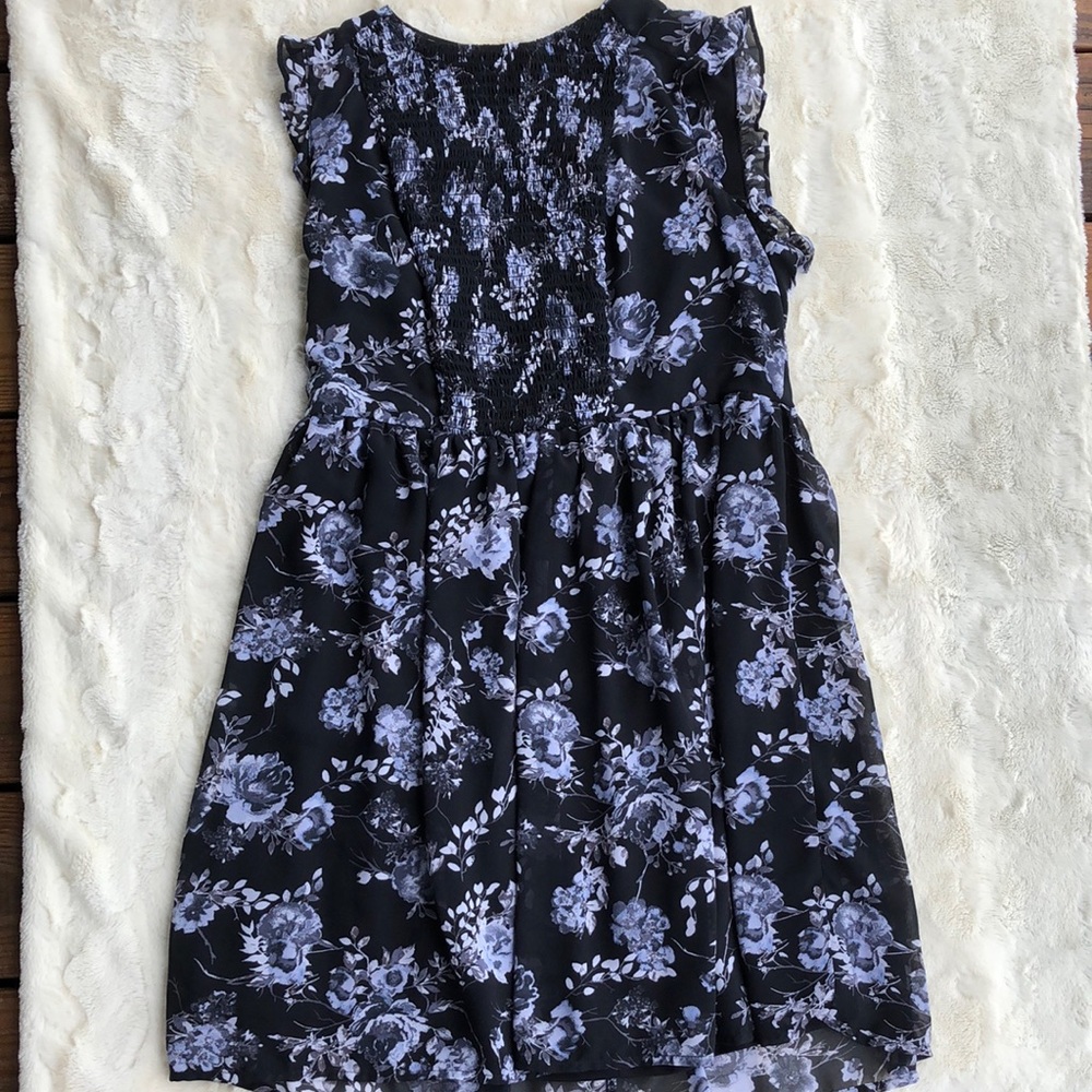 Feminine and Romantic💕 Smocked Black Floral Dress-Large